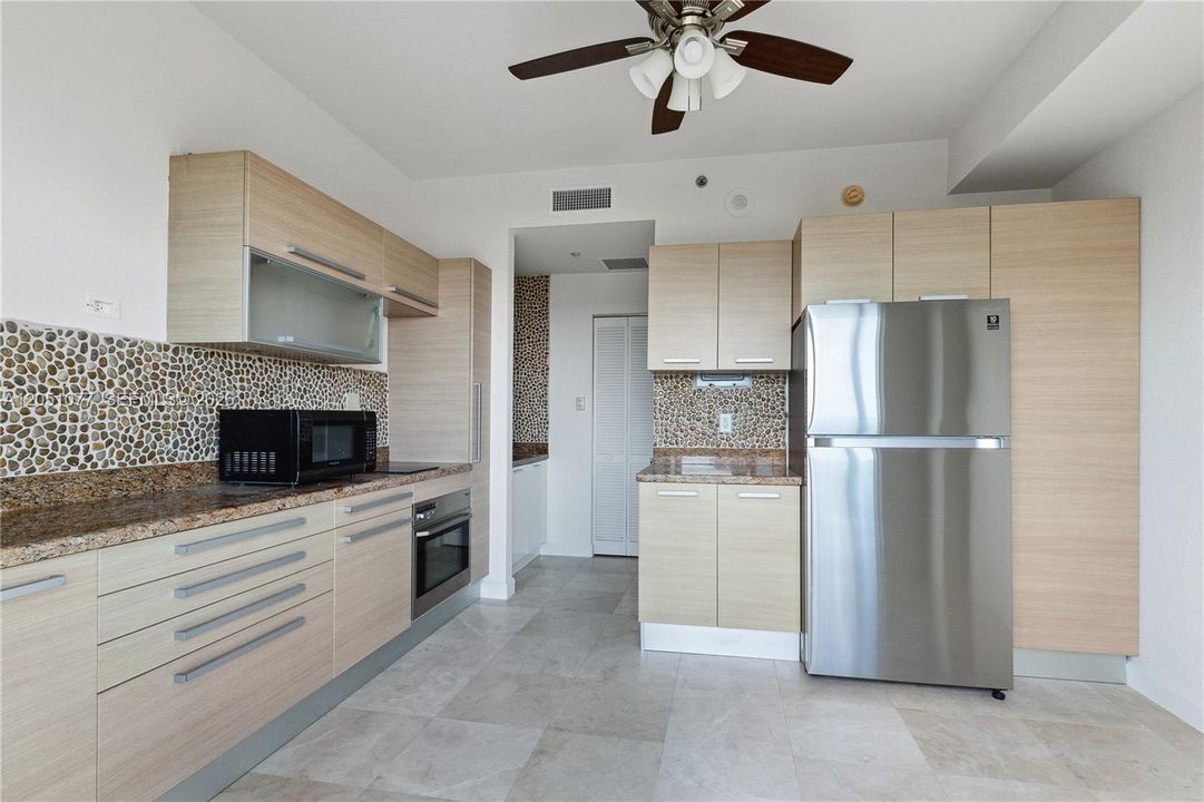 В аренду: $18,500 (4 спален, 5 ванн, 3945 Квадратных фут)