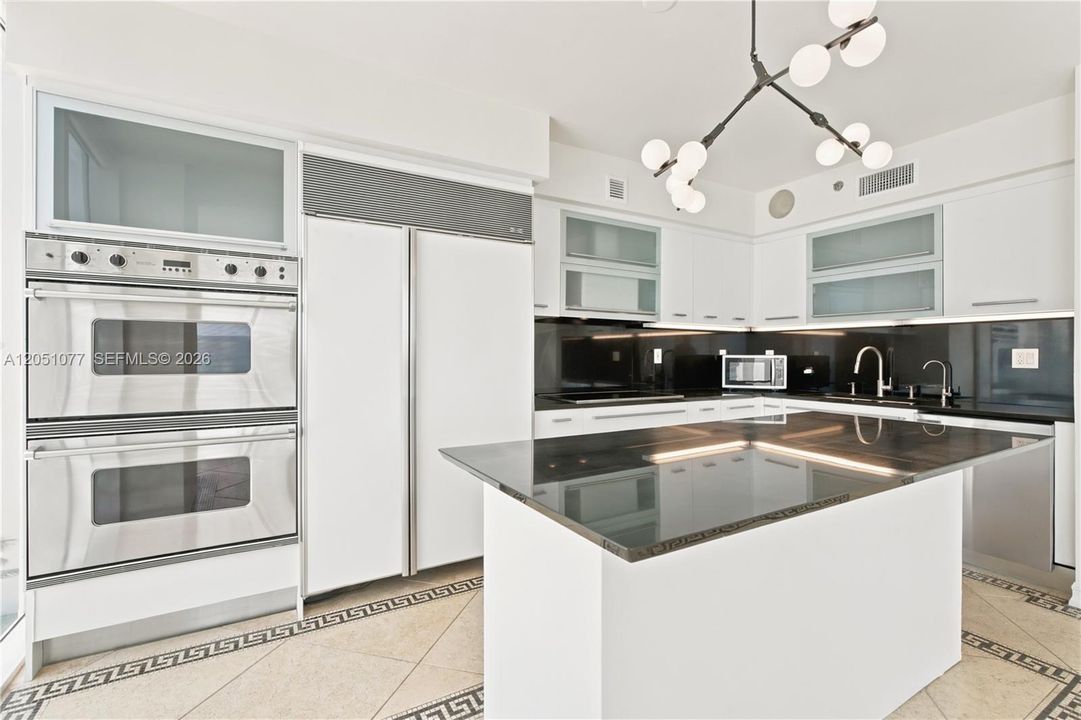 В аренду: $18,500 (4 спален, 5 ванн, 3945 Квадратных фут)