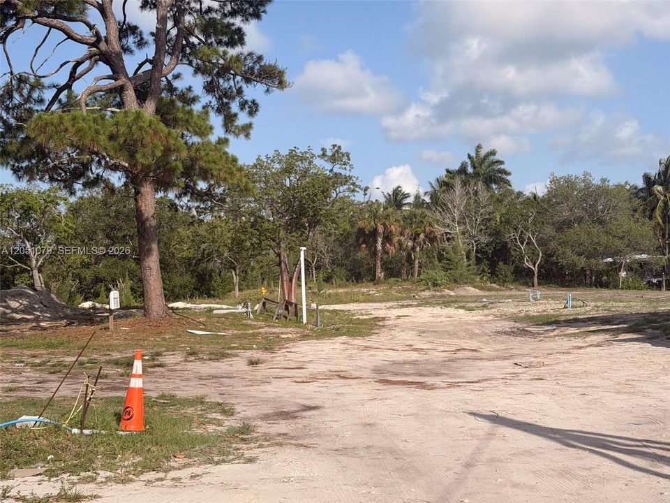 For Sale: $3,100,000 (1.04 acres)