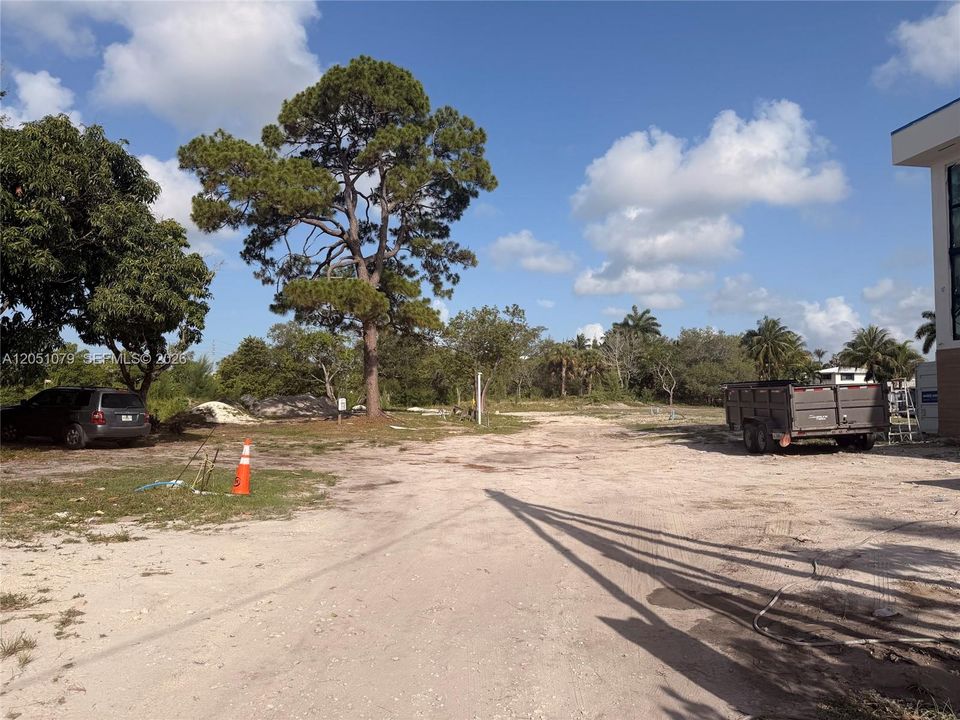 For Sale: $3,100,000 (1.04 acres)