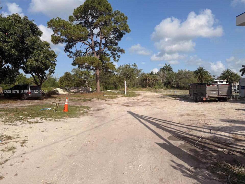 For Sale: $3,100,000 (1.04 acres)