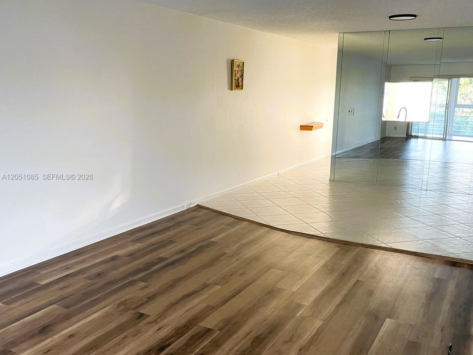 For Sale: $137,000 (2 beds, 2 baths, 1156 Square Feet)