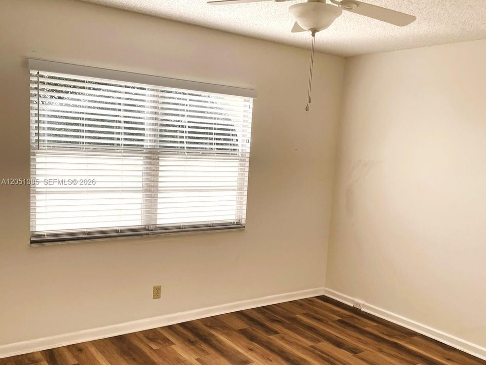 For Sale: $137,000 (2 beds, 2 baths, 1156 Square Feet)