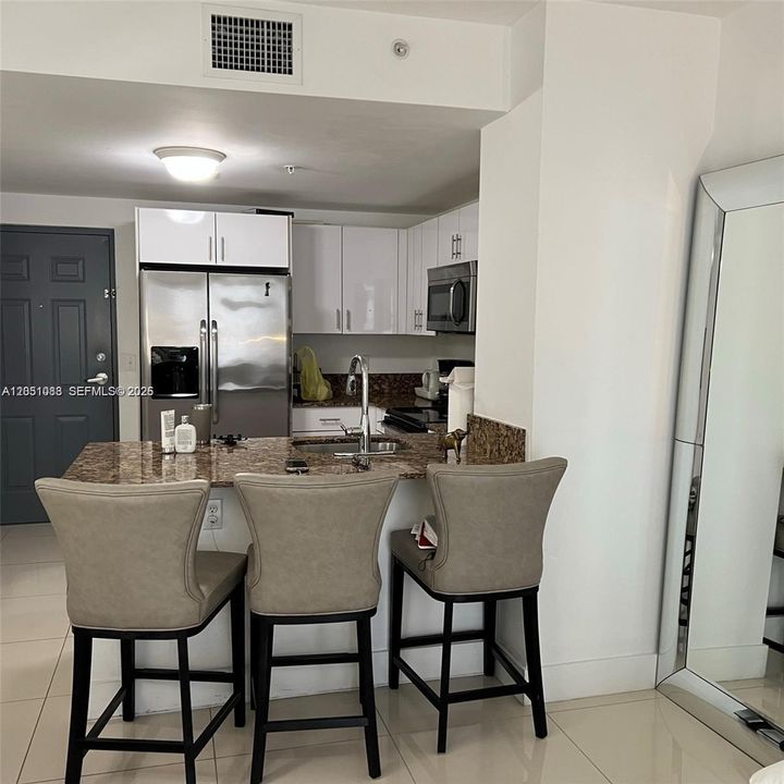 For Rent: $2,300 (2 beds, 2 baths, 826 Square Feet)