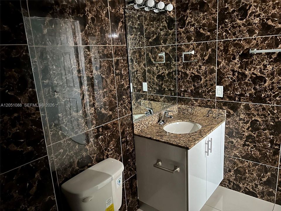 For Rent: $2,300 (2 beds, 2 baths, 826 Square Feet)