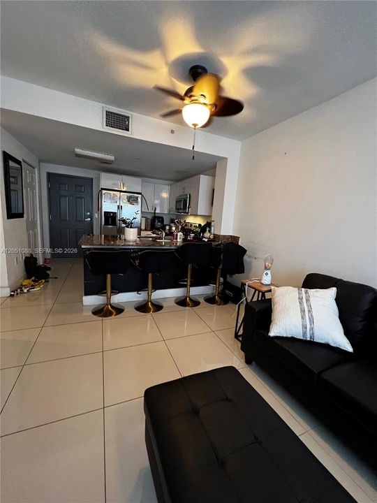For Rent: $2,300 (2 beds, 2 baths, 826 Square Feet)