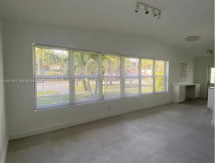 В аренду: $2,200 (2 спален, 1 ванн, 1000 Квадратных фут)