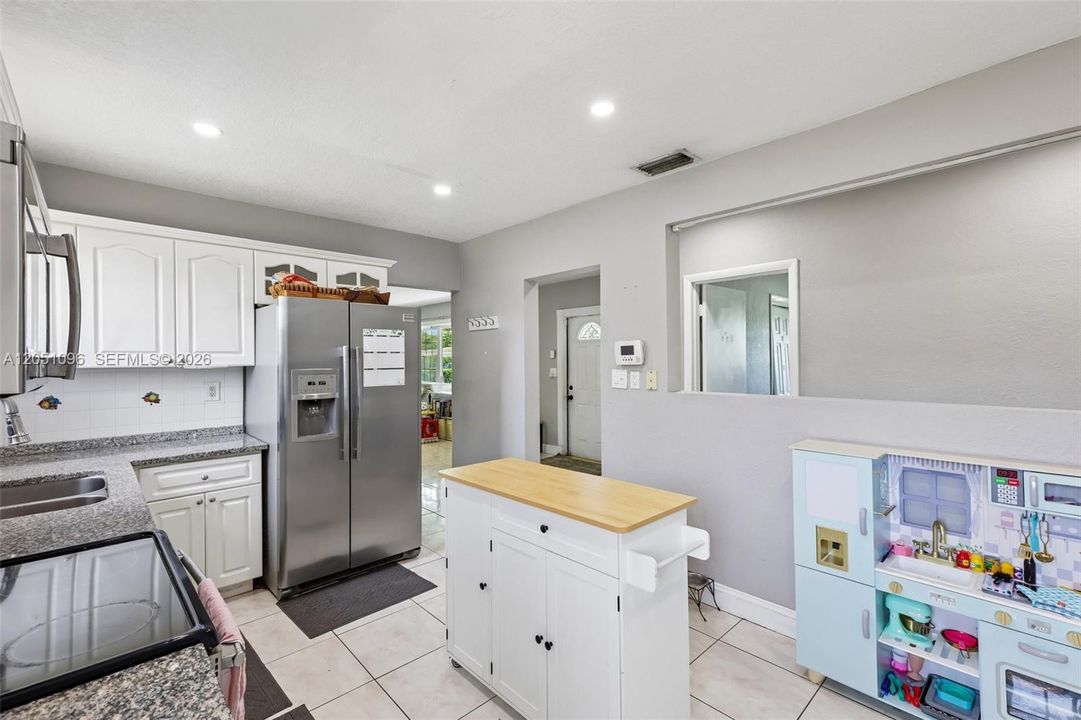 For Sale: $550,000 (3 beds, 1 baths, 1588 Square Feet)