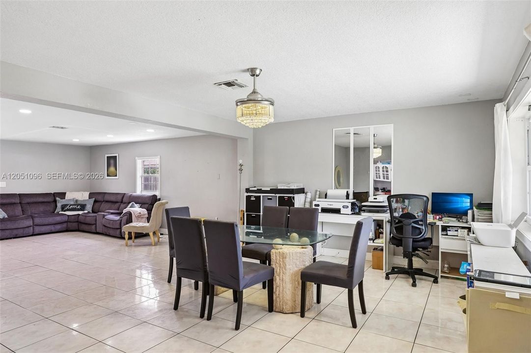 For Sale: $550,000 (3 beds, 1 baths, 1588 Square Feet)
