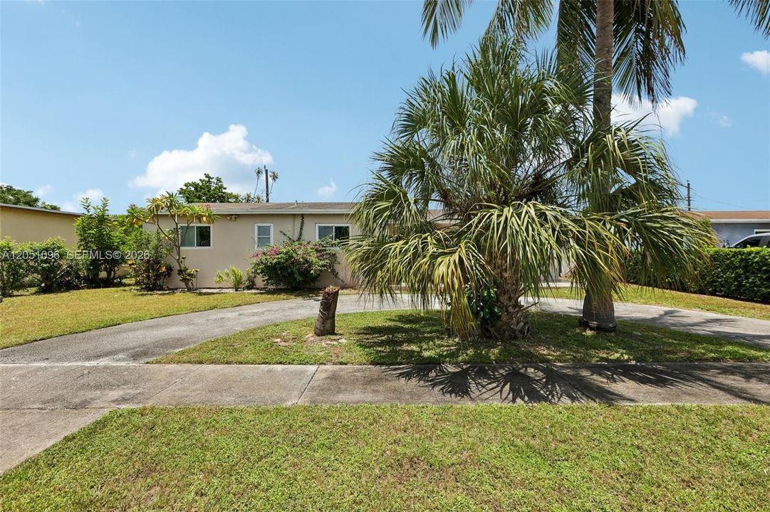 For Sale: $550,000 (3 beds, 1 baths, 1588 Square Feet)