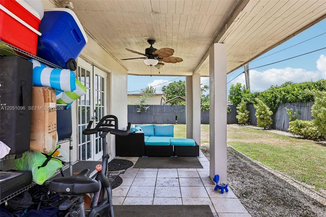 For Sale: $550,000 (3 beds, 1 baths, 1588 Square Feet)