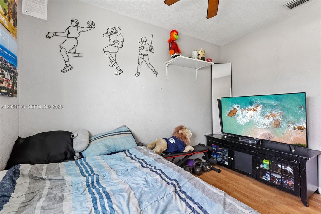For Sale: $550,000 (3 beds, 1 baths, 1588 Square Feet)