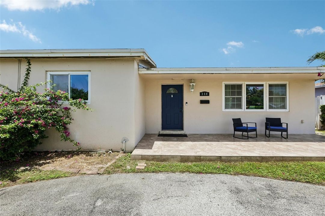 For Sale: $550,000 (3 beds, 1 baths, 1588 Square Feet)
