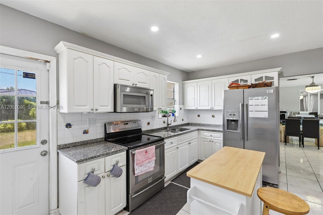 For Sale: $550,000 (3 beds, 1 baths, 1588 Square Feet)