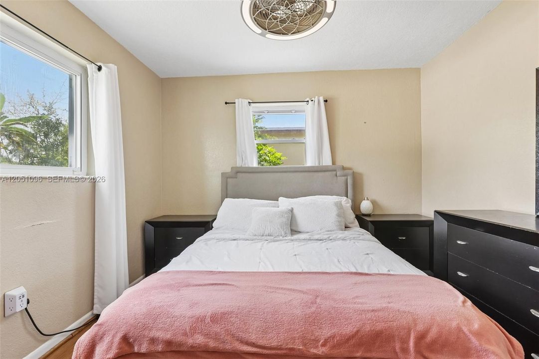 For Sale: $550,000 (3 beds, 1 baths, 1588 Square Feet)