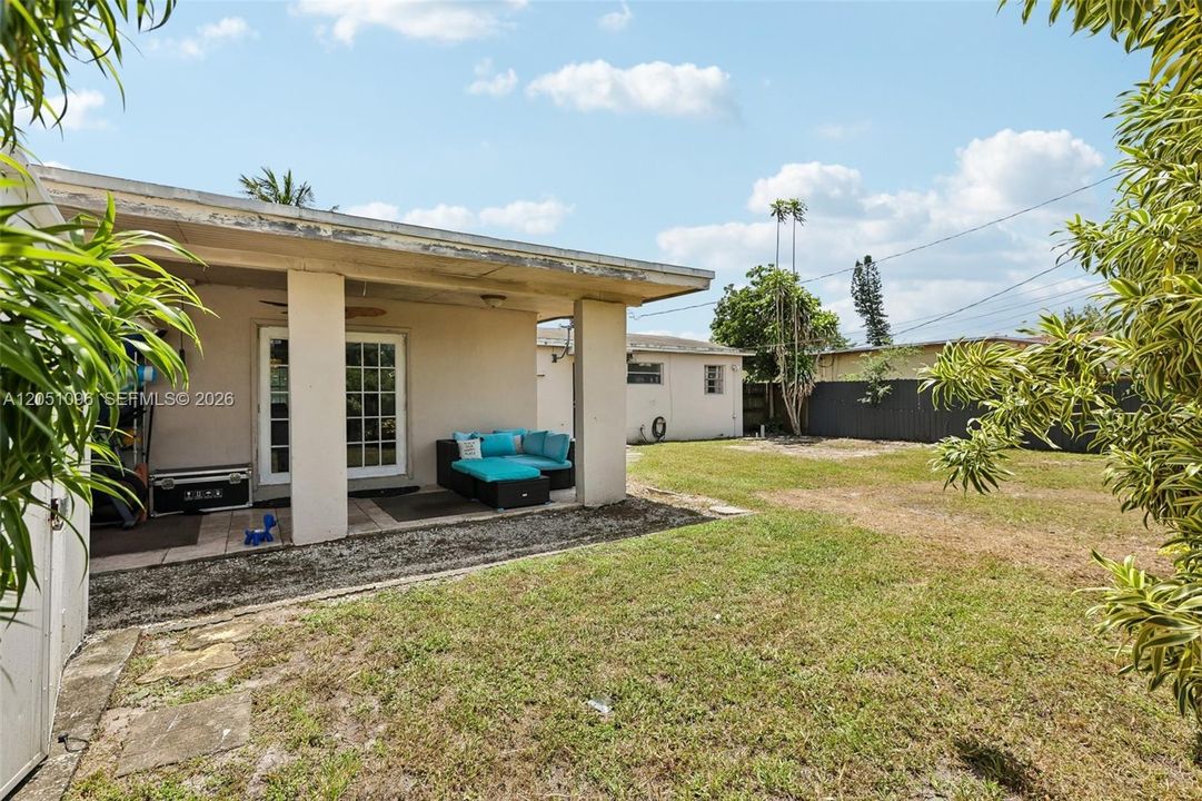For Sale: $550,000 (3 beds, 1 baths, 1588 Square Feet)