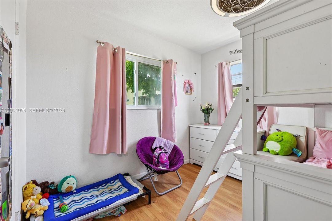 For Sale: $550,000 (3 beds, 1 baths, 1588 Square Feet)