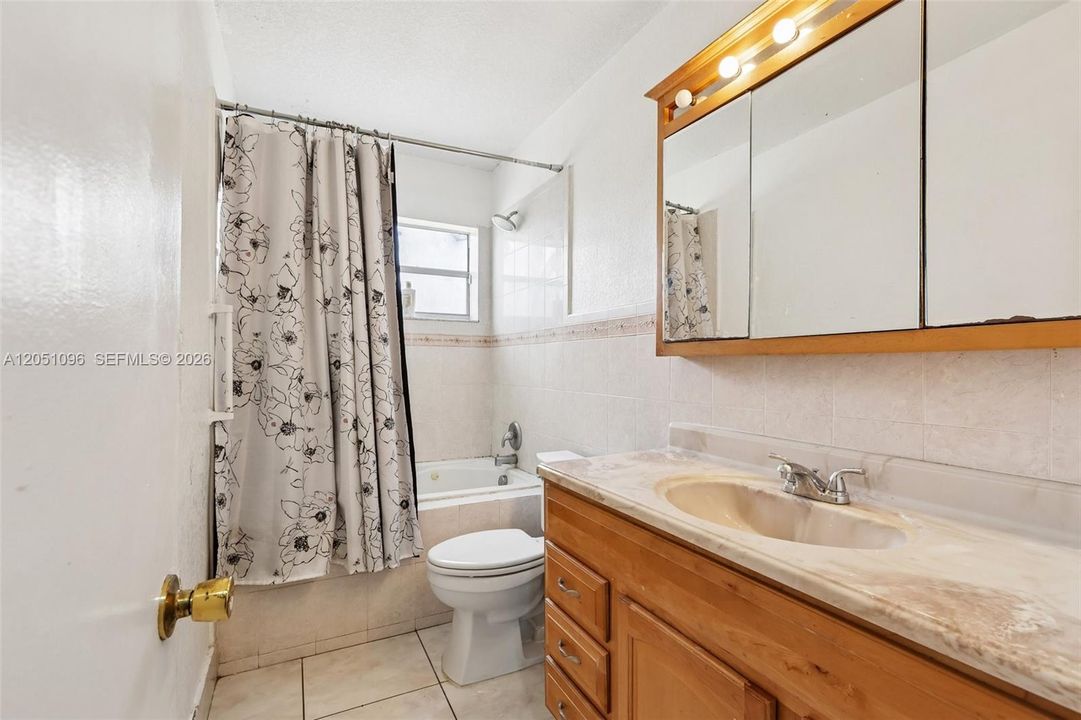 For Sale: $550,000 (3 beds, 1 baths, 1588 Square Feet)