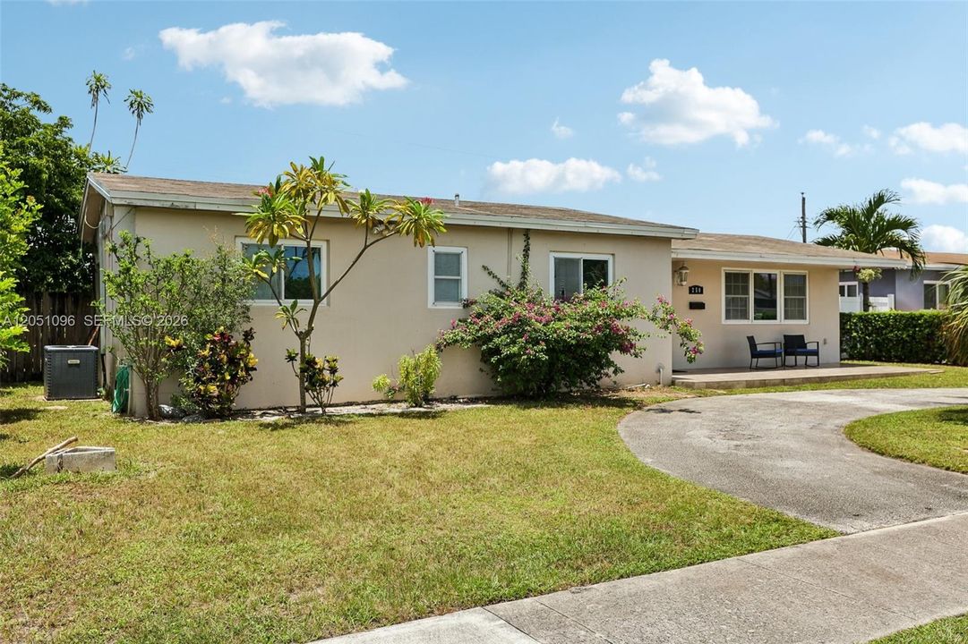 For Sale: $550,000 (3 beds, 1 baths, 1588 Square Feet)