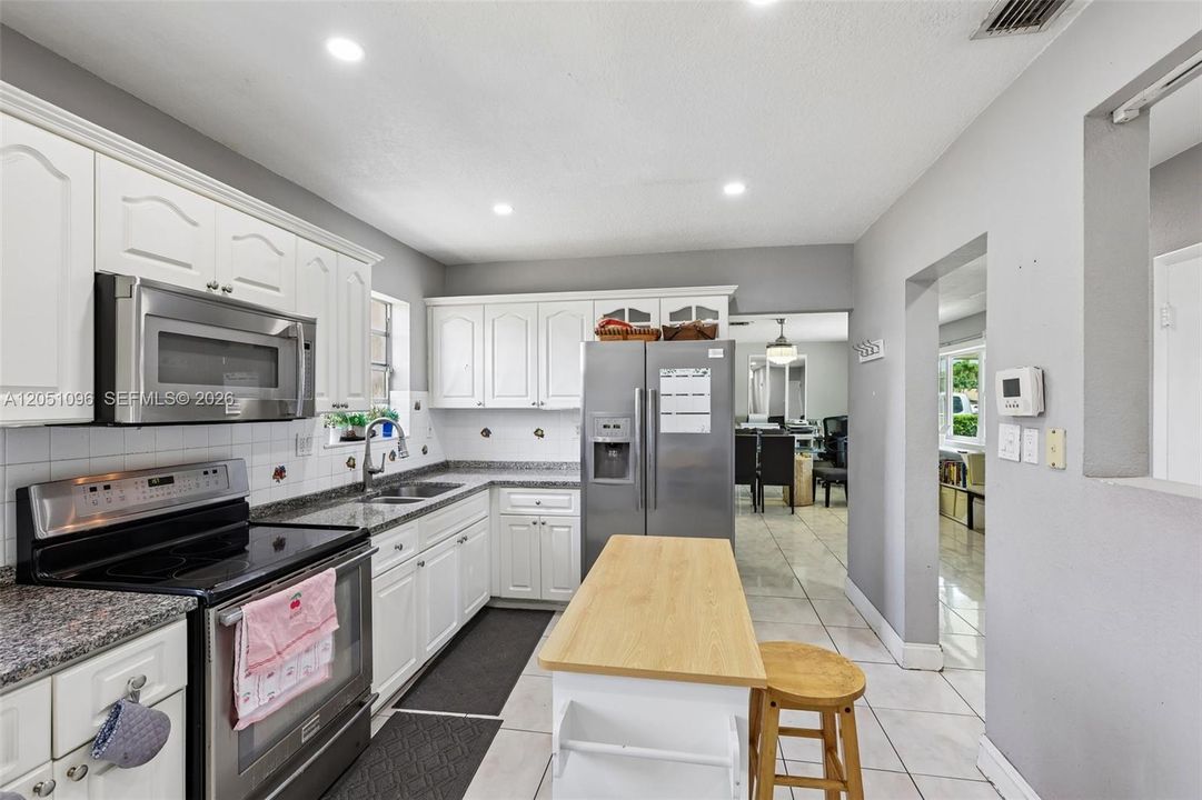 For Sale: $550,000 (3 beds, 1 baths, 1588 Square Feet)