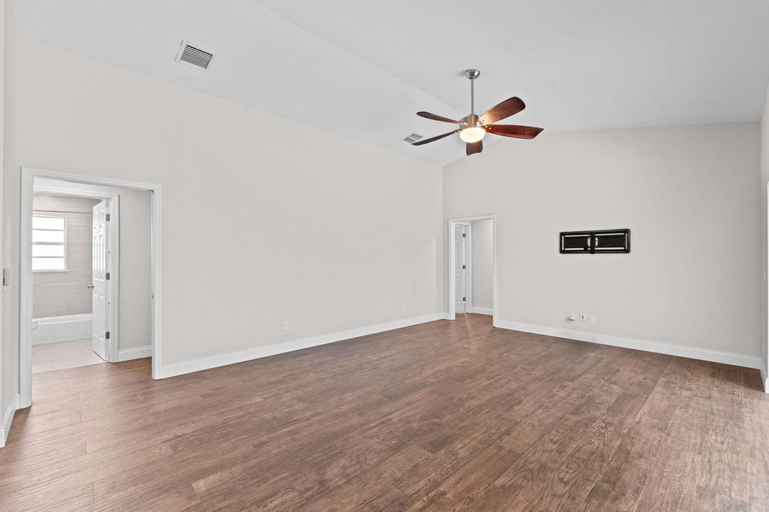 17-web-or-mls-A7408741