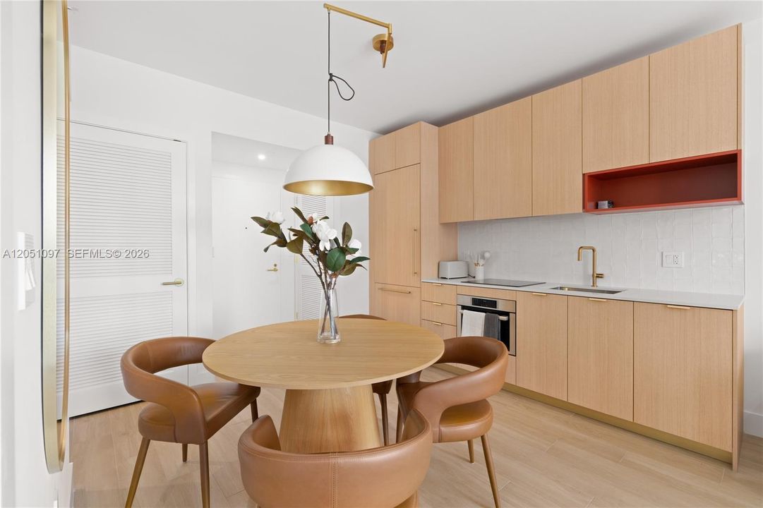 For Sale: $749,000 (1 beds, 1 baths, 598 Square Feet)