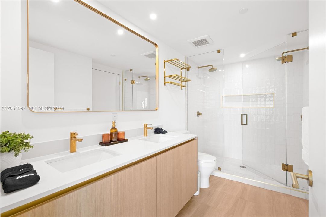 For Sale: $749,000 (1 beds, 1 baths, 598 Square Feet)