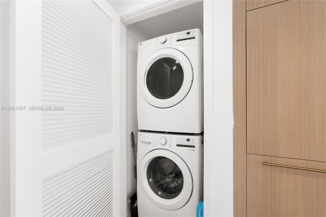 For Sale: $749,000 (1 beds, 1 baths, 598 Square Feet)