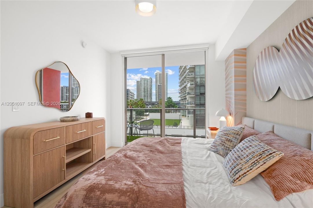 For Sale: $749,000 (1 beds, 1 baths, 598 Square Feet)