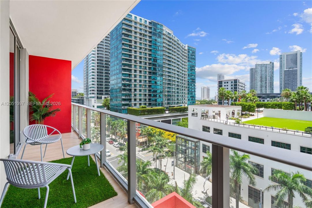 For Sale: $749,000 (1 beds, 1 baths, 598 Square Feet)