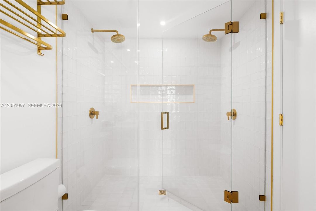 For Sale: $749,000 (1 beds, 1 baths, 598 Square Feet)