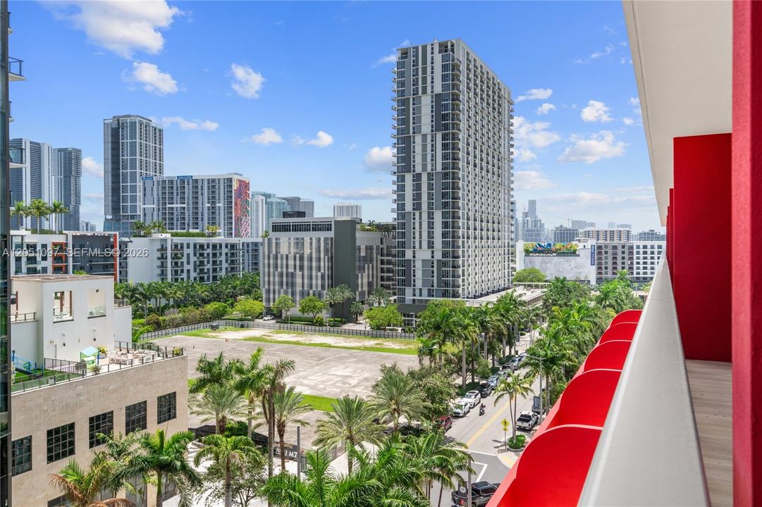 For Sale: $749,000 (1 beds, 1 baths, 598 Square Feet)