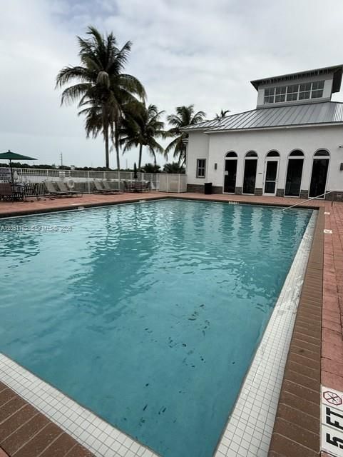 For Rent: $3,000 (3 beds, 2 baths, 1450 Square Feet)