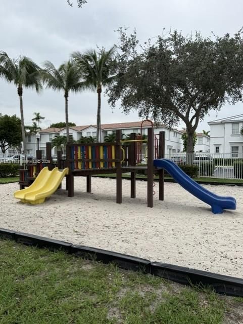 For Rent: $3,000 (3 beds, 2 baths, 1450 Square Feet)