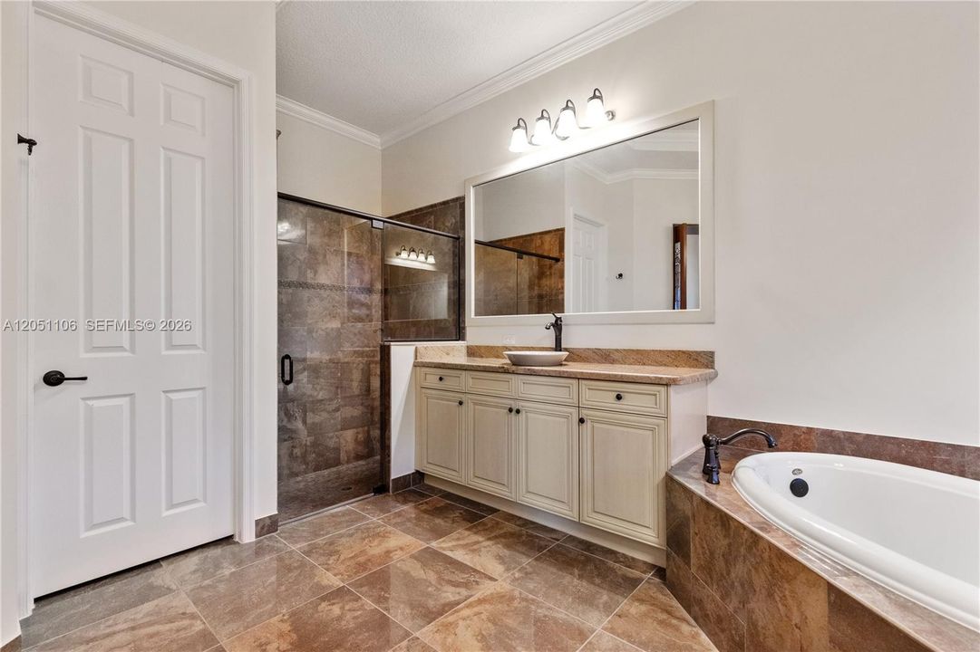 В аренду: $12,000 (5 спален, 3 ванн, 4040 Квадратных фут)