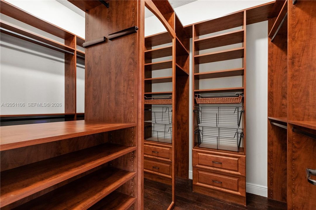 В аренду: $12,000 (5 спален, 3 ванн, 4040 Квадратных фут)