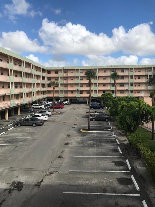 For Rent: $1,800 (1 beds, 1 baths, 625 Square Feet)