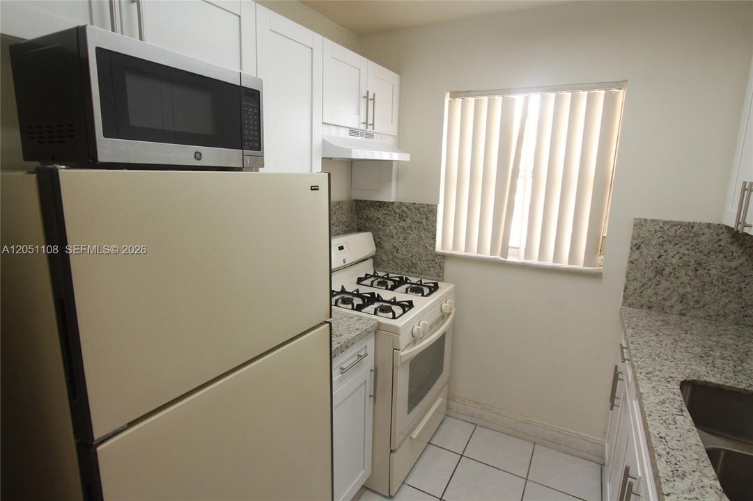 For Rent: $1,800 (1 beds, 1 baths, 625 Square Feet)