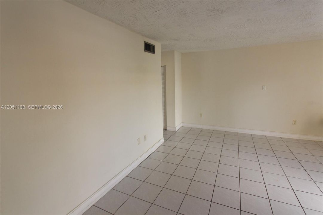 For Rent: $1,800 (1 beds, 1 baths, 625 Square Feet)