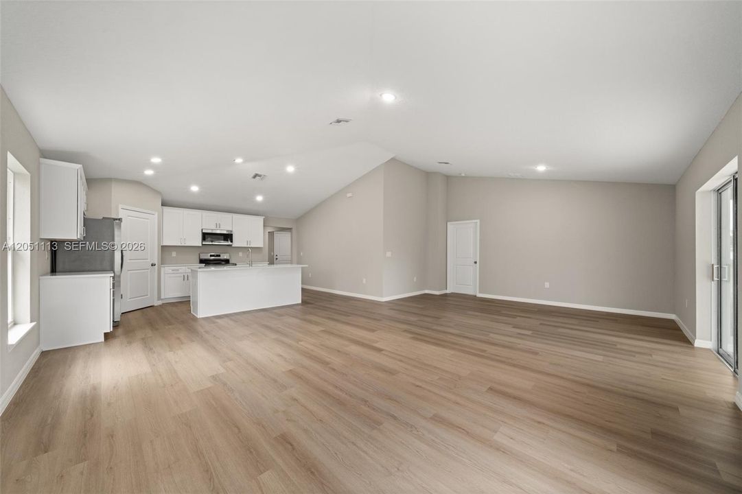 En Venta: $299,000 (4 camas, 2 baños, 1655 Pies cuadrados)
