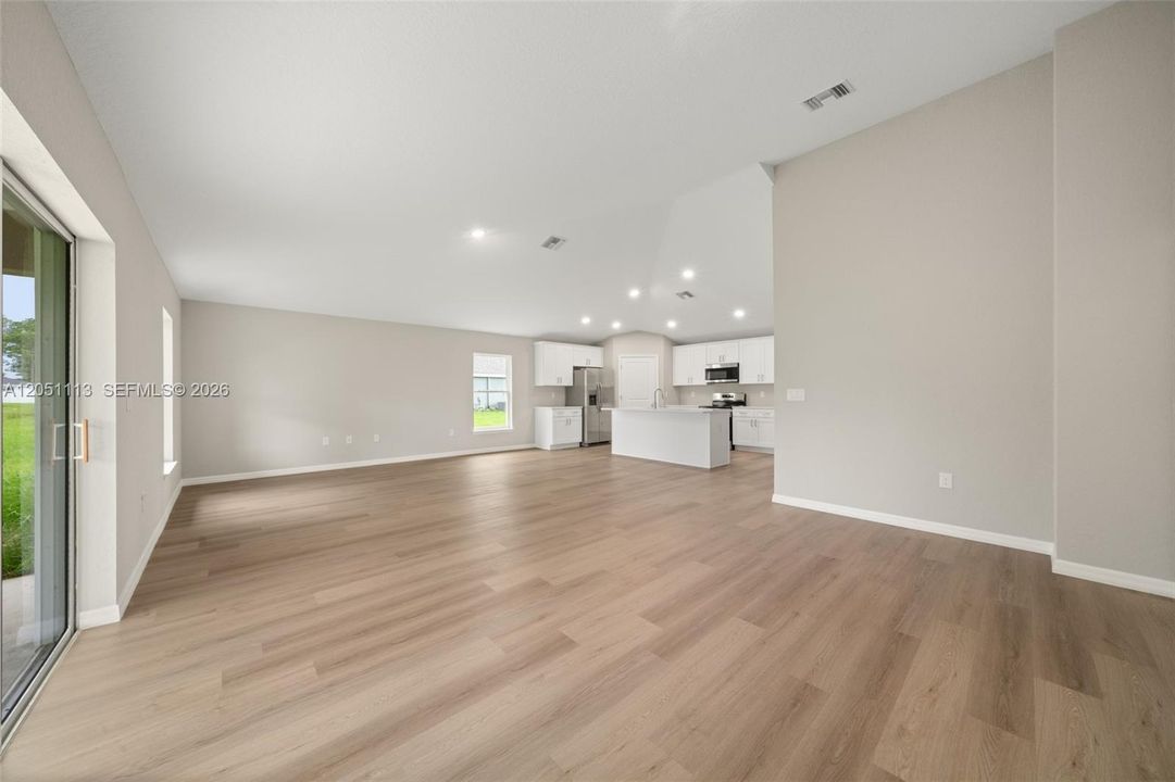 En Venta: $299,000 (4 camas, 2 baños, 1655 Pies cuadrados)