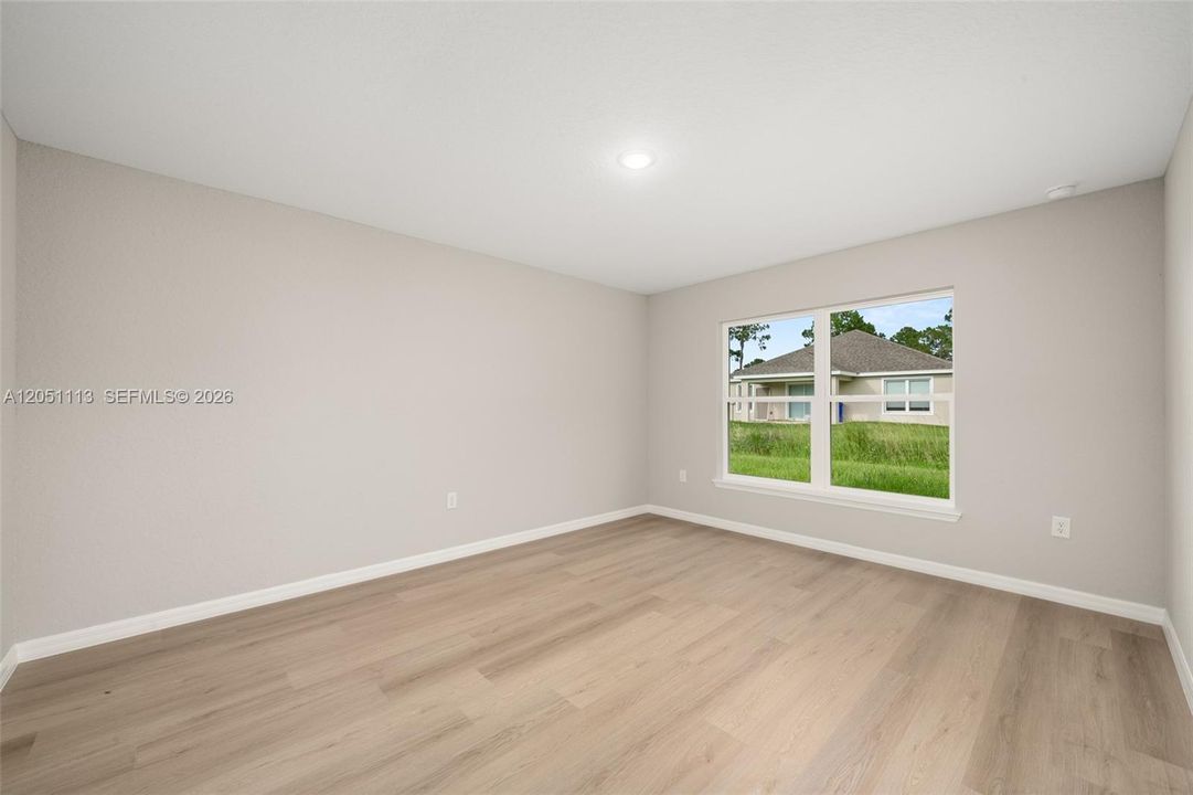 En Venta: $299,000 (4 camas, 2 baños, 1655 Pies cuadrados)