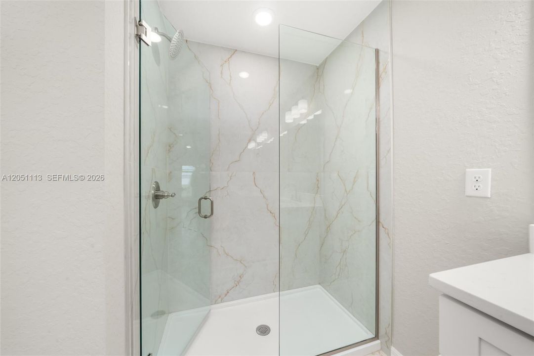 En Venta: $299,000 (4 camas, 2 baños, 1655 Pies cuadrados)