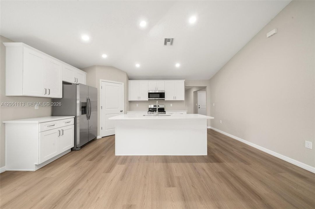 En Venta: $299,000 (4 camas, 2 baños, 1655 Pies cuadrados)