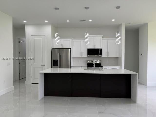 For Sale: $385,000 (3 beds, 2 baths, 1618 Square Feet)