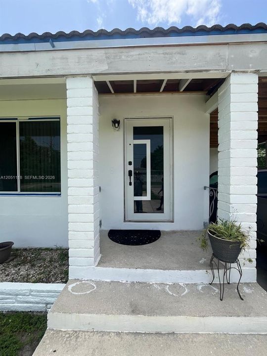 For Sale: $419,900 (2 beds, 1 baths, 925 Square Feet)