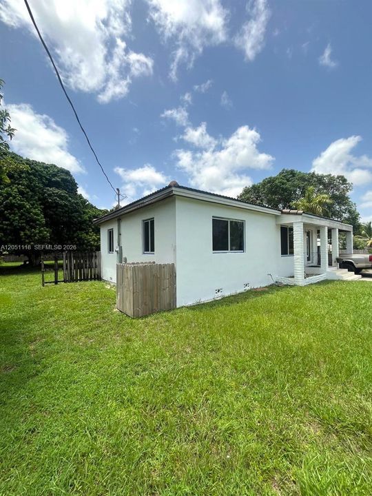 For Sale: $419,900 (2 beds, 1 baths, 925 Square Feet)