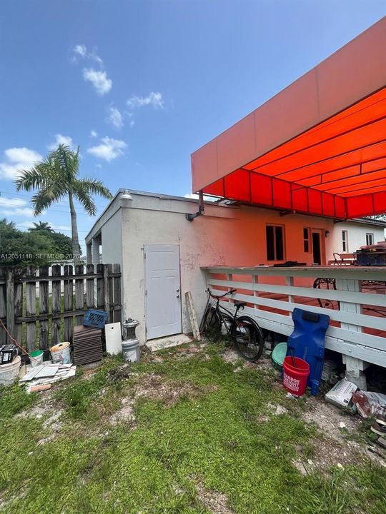 For Sale: $419,900 (2 beds, 1 baths, 925 Square Feet)