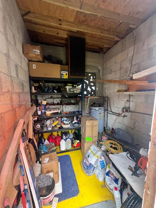 For Sale: $419,900 (2 beds, 1 baths, 925 Square Feet)