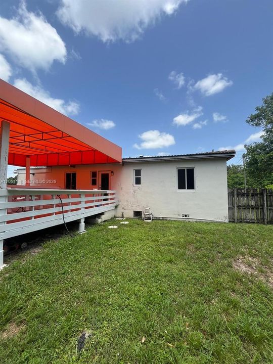 For Sale: $419,900 (2 beds, 1 baths, 925 Square Feet)